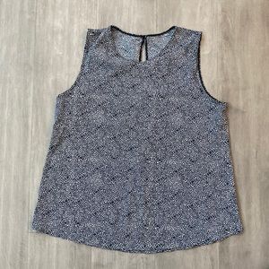 Lululemon floral tank with open back. Size 6